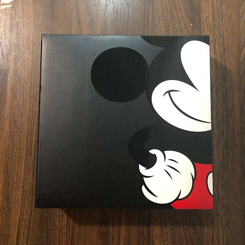 Pottery Barn Disney Mickey Mouse Stoneware Salad Plates Set of 4